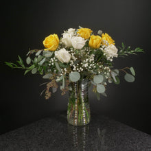 Load image into Gallery viewer,  12 Roses / Vase / Fancy