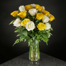Load image into Gallery viewer,  18 Roses / Vase / Basic