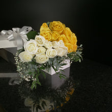 Load image into Gallery viewer,  18 Roses / Boxed / Fancy