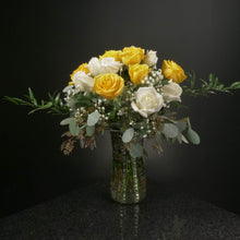 Load image into Gallery viewer,  18 Roses / Vase / Fancy