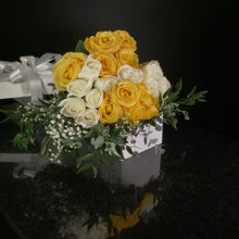 Load image into Gallery viewer,  24 Roses / Boxed / Fancy