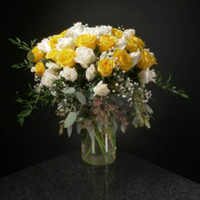 Load image into Gallery viewer,  36 Roses / Vase / Fancy