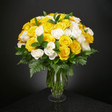 Load image into Gallery viewer,  50 Roses / Vase / Basic