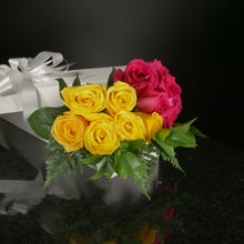 Load image into Gallery viewer,  12 Roses / Boxed / Basic