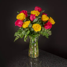 Load image into Gallery viewer,  12 Roses / Vase / Basic