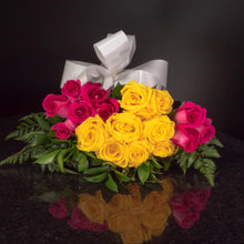Load image into Gallery viewer,  18 Roses / Hand-Tied / Basic