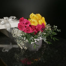Load image into Gallery viewer,  18 Roses / Boxed / Fancy