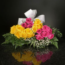 Load image into Gallery viewer,  18 Roses / Hand-Tied / Fancy