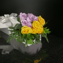 Load image into Gallery viewer,  12 Roses / Boxed / Basic
