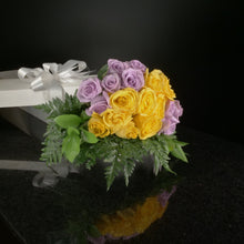 Load image into Gallery viewer,  18 Roses / Boxed / Basic