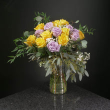 Load image into Gallery viewer,  18 Roses / Vase / Fancy