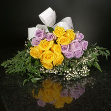 Load image into Gallery viewer,  18 Roses / Hand-Tied / Fancy