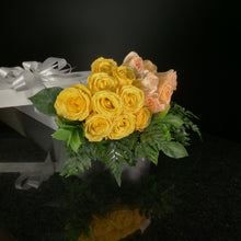 Load image into Gallery viewer,  18 Roses / Boxed / Basic