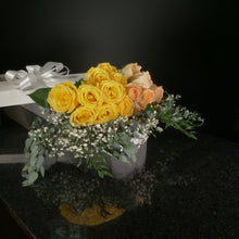 Load image into Gallery viewer,  18 Roses / Boxed / Fancy