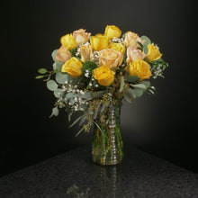 Load image into Gallery viewer,  18 Roses / Vase / Fancy