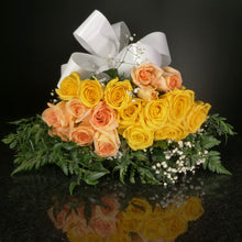 Load image into Gallery viewer,  18 Roses / Hand-Tied / Fancy