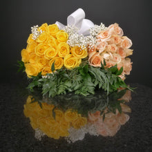 Load image into Gallery viewer,  36 Roses / Hand-Tied / Fancy