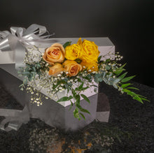 Load image into Gallery viewer,  6 Roses / Boxed / Fancy