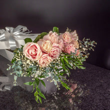 Load image into Gallery viewer,  12 Roses / Boxed / Fancy