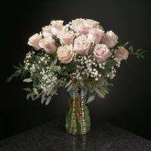 Load image into Gallery viewer,  18 Roses / Vase / Fancy