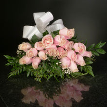 Load image into Gallery viewer,  18 Roses / Hand-Tied / Fancy