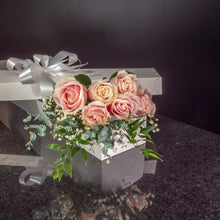 Load image into Gallery viewer,  6 Roses / Boxed / Fancy