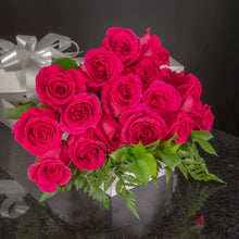 Load image into Gallery viewer,  18 Roses / Boxed / Basic