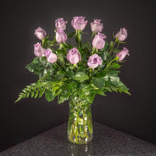 Load image into Gallery viewer,  12 Roses / Vase / Basic