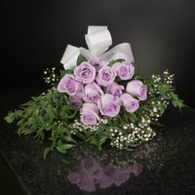 Load image into Gallery viewer,  12 Roses / Hand-Tied / Fancy