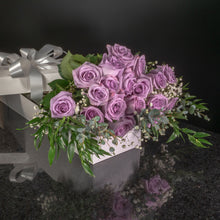 Load image into Gallery viewer,  18 Roses / Boxed / Fancy