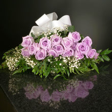 Load image into Gallery viewer,  18 Roses / Hand-Tied / Fancy