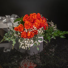 Load image into Gallery viewer,  18 Roses / Boxed / Fancy