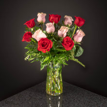 Load image into Gallery viewer,  12 Roses / Vase / Basic