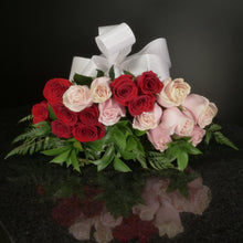 Load image into Gallery viewer,  18 Roses / Hand-Tied / Basic