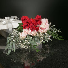 Load image into Gallery viewer,  18 Roses / Boxed / Fancy