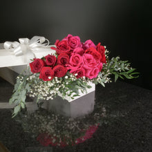 Load image into Gallery viewer,  18 Roses / Boxed / Fancy