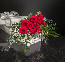 Load image into Gallery viewer,  12 Roses / Boxed / Fancy