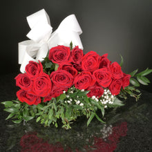 Load image into Gallery viewer,  18 Roses / Hand-Tied / Fancy