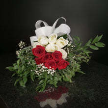 Load image into Gallery viewer,  12 Roses / Hand-Tied / Fancy