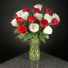 Load image into Gallery viewer,  18 Roses / Vase / Basic