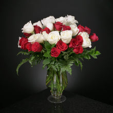 Load image into Gallery viewer,  50 Roses / Vase / Basic