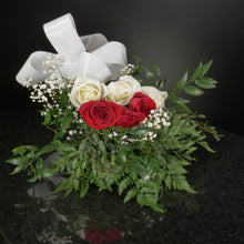 Load image into Gallery viewer,  6 Roses / Hand-Tied / Fancy