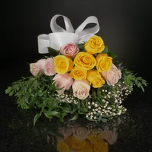 Load image into Gallery viewer,  12 Roses / Hand-Tied / Fancy