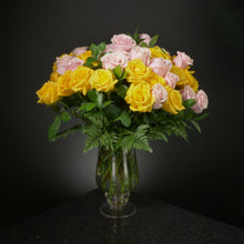 Load image into Gallery viewer,  50 Roses / Vase / Basic