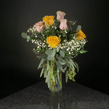 Load image into Gallery viewer,  6 Roses / Vase / Fancy