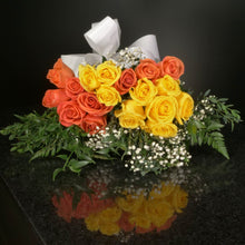 Load image into Gallery viewer,  18 Roses / Hand-Tied / Fancy