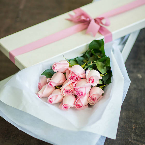 Classic Long Stem Pink Roses in a Luxury Box