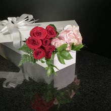 Load image into Gallery viewer,  12 Roses / Boxed / Basic