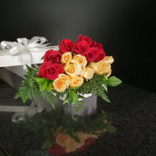Load image into Gallery viewer,  18 Roses / Boxed / Basic