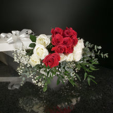 Load image into Gallery viewer,  18 Roses / Boxed / Fancy